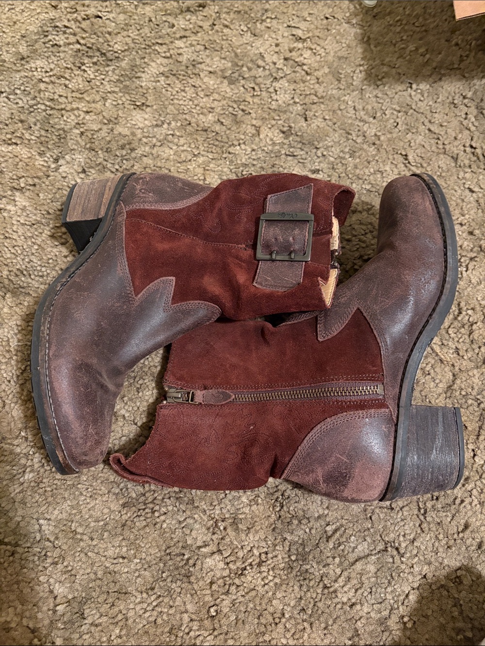 Women’s Olukai boots. Deep rich brown size 7